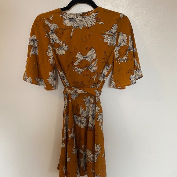 NWT Flowy Flowered Wrap Mini Dress, XS/S - Picture 2 of 5